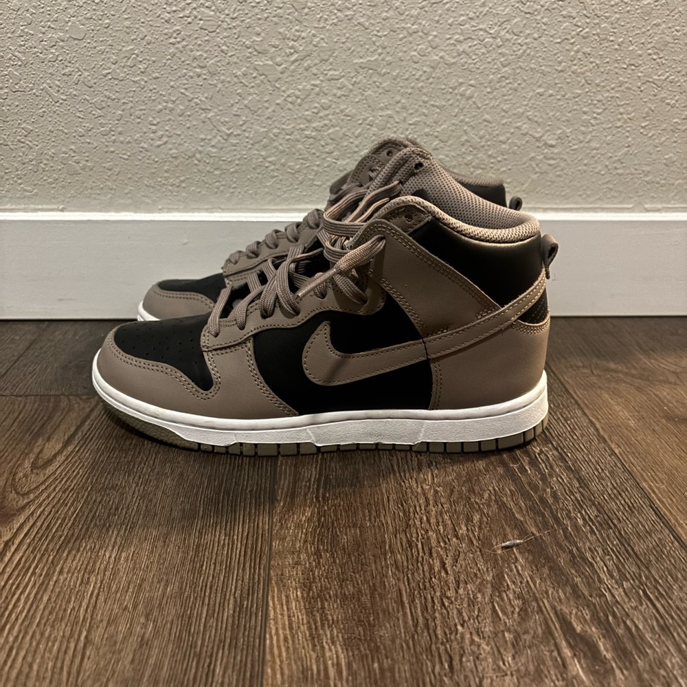 “Moon Fossil” Women’s Dunk High